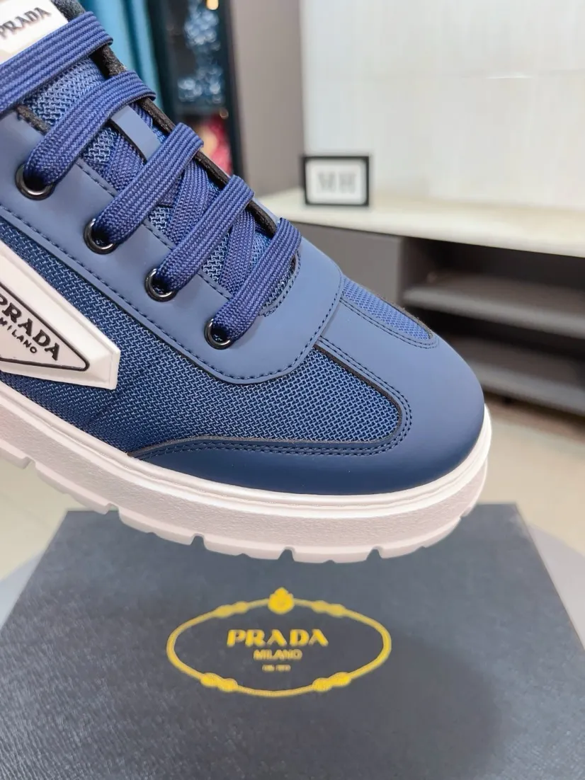 Men's shoes 💰440🌹🌹Prada 〈prada〉 luxury and fashionable high-end products ✊🔥The perfect last shape and top-notch handcrafting make this shoe immediately create a strong aristocratic atmosphere. Imported first-layer cowhide with brogue carving crafts💋Genuine leather lining🎶Rubber combination outsole specially imported from France for leather shoes😍Color: Mysterious Black☕️Size 38～44